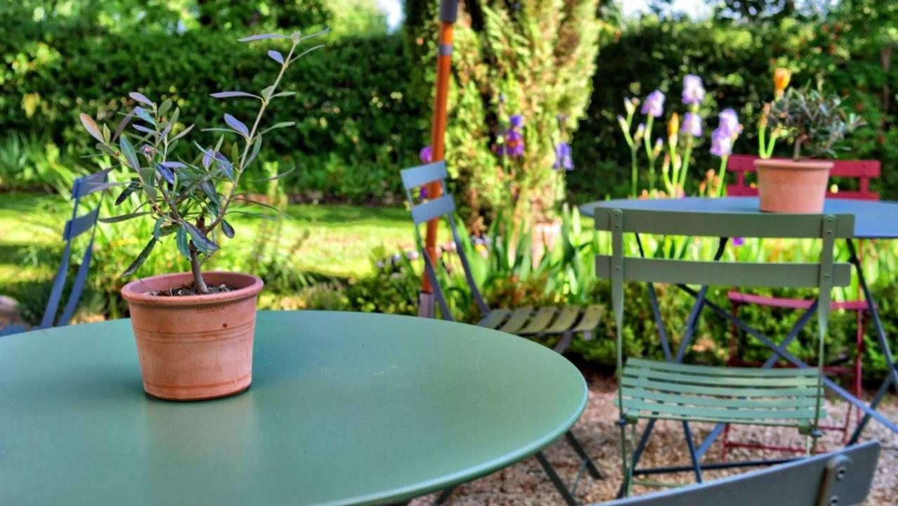 La Bastide Des Grands Chenes Bed & Breakfast Lambesc Exterior photo