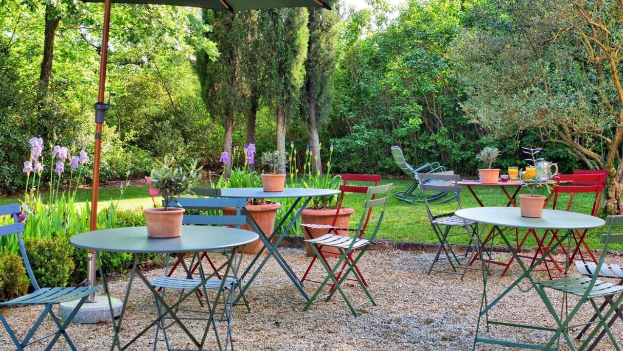La Bastide Des Grands Chenes Bed & Breakfast Lambesc Exterior photo